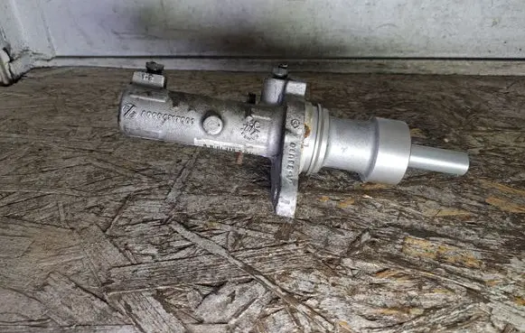 Mercedes-Benz Sprinter W906 Master brake cylinder A0004317601 D204Y24021