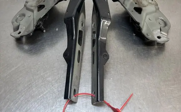 Porsche Taycan 9J1 Engine bonnet/hood hinges DOPORSCHETAYCAN9J 9J1823296