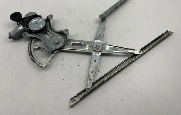 Toyota Prius+ (ZVW40) Front door window regulator motor 8572047060 0620202112 0620202110