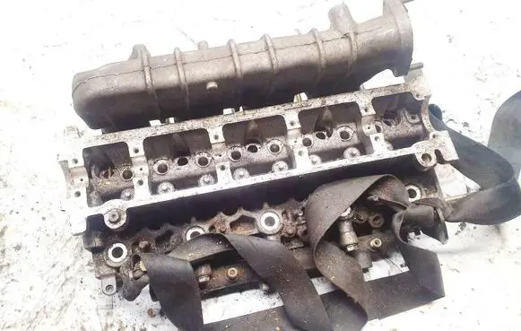 Peugeot 406 Engine head 