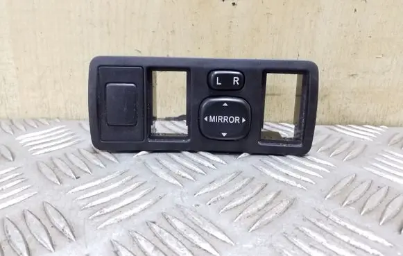 Toyota Avensis T250 Wing mirror switch 183574