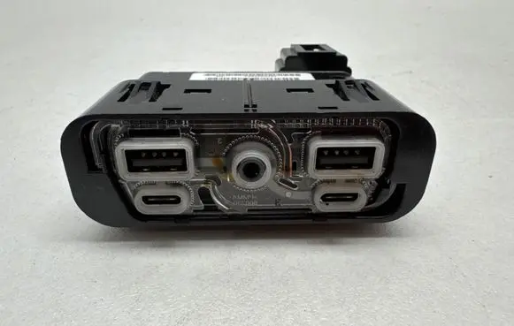 Chrysler Pacifica USB socket connector P68507368AB T0392E0227 53466960