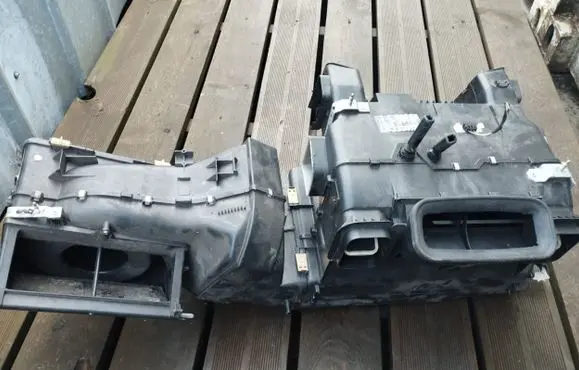 Chrysler Crossfire Interior heater climate box assembly housing 1708301462