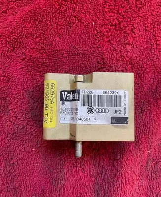 Volkswagen Golf IV Air conditioning (A/C) expansion valve 1J1820103B 6N0820679C