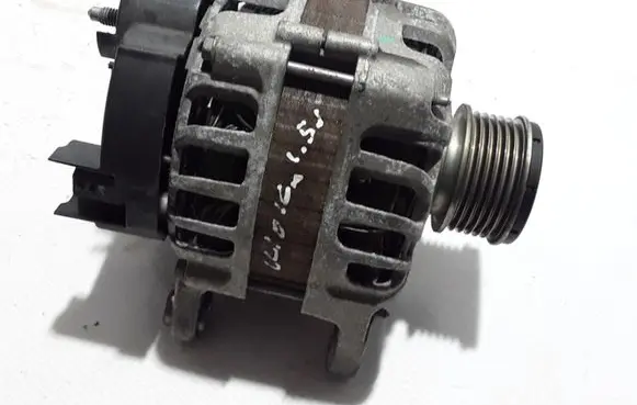 Renault Clio IV Generator/alternator 231008918R