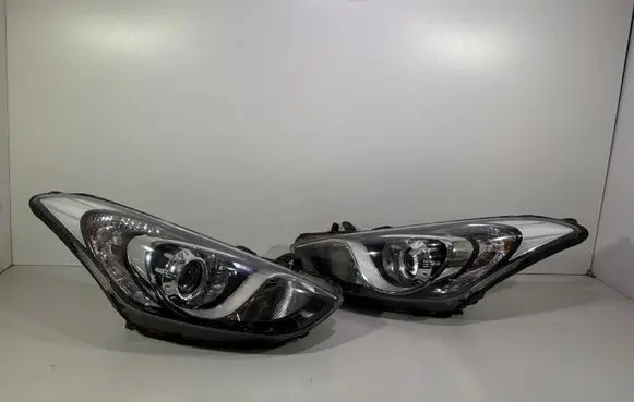 Hyundai i30 Headlights/headlamps set 129072330943
