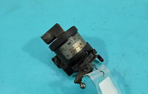 Accelerator throttle pedal