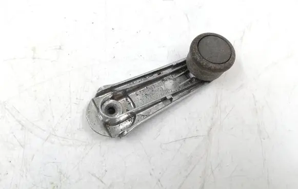 Volkswagen PASSAT B5 Front door window winding handle 443837581