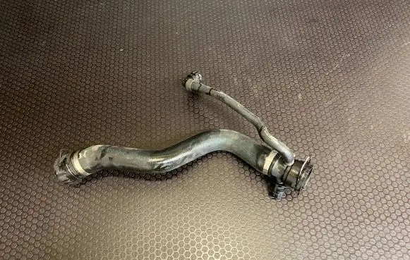 BMW X1 E84 Engine coolant pipe/hose 7525641