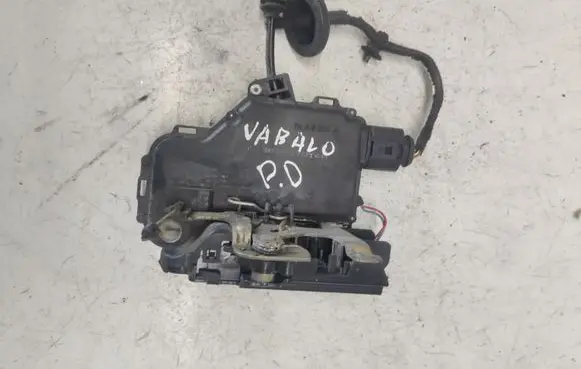 Volkswagen New Beetle Front door lock