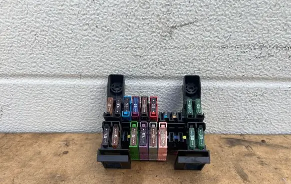 Mercedes-Benz E W211 Fuse module 2115450301 13943271 13943311