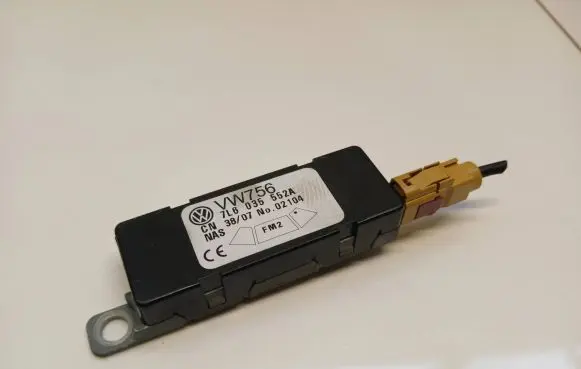 Volkswagen Touareg I Antenna control unit 7L6035552A