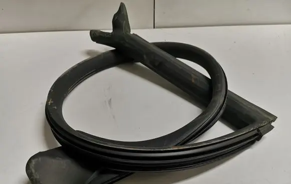 Audi S5 Facelift Rubber seal front door (on door) 8T0845353
