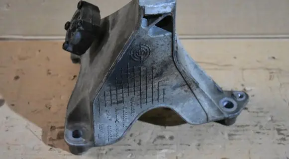 Porsche Panamera (971) Engine mount bracket