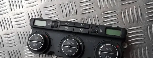 Volkswagen PASSAT B6 Climate control unit 74677532