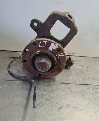 Volkswagen II LT Front wheel hub spindle knuckle 9013320301