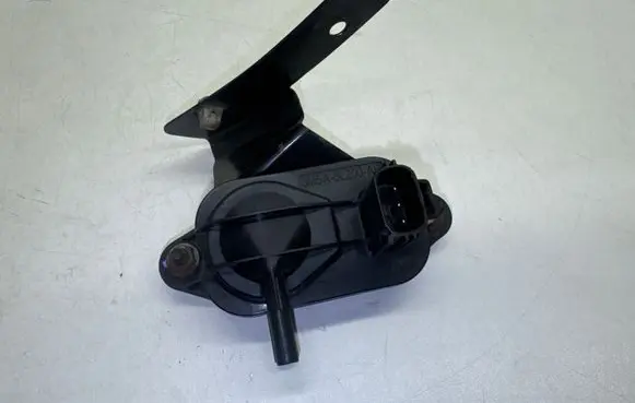 Ford Mondeo Mk III Exhaust gas pressure sensor 3M5A5L200AB