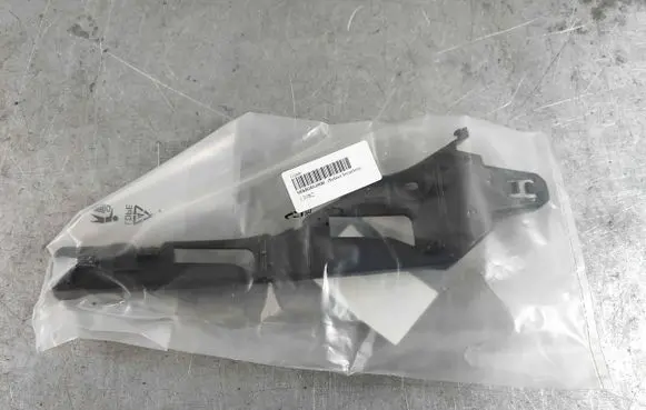 Front bumper mounting bracket