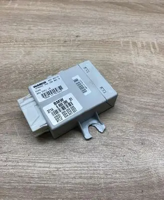 BMW 5 F10 F11 Air suspension control unit module (rear) 6860386