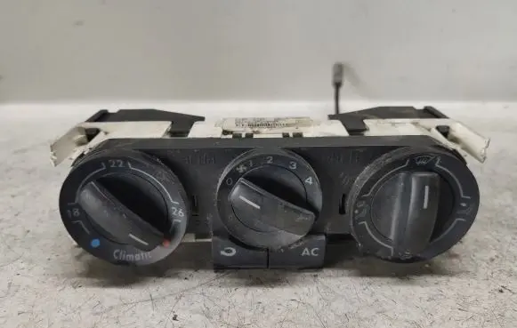 Volkswagen Polo IV 9N3 Climate control unit 6Q0820045H