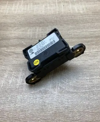 Volkswagen Golf III ESP acceleration yaw rate sensor 1K0907655C 10170103223