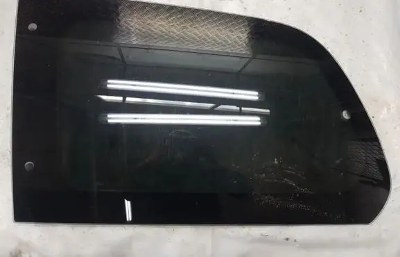 KIA Carnival Rear side window