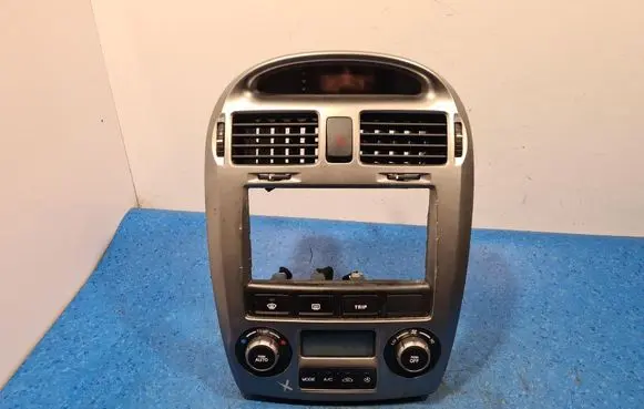 KIA Cerato Tailgate/trunk/boot open switch 