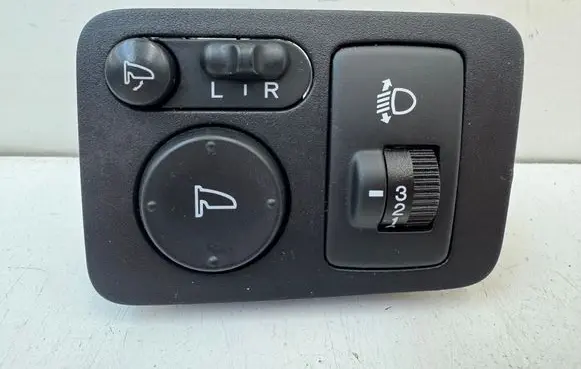 Honda CR-V Wing mirror switch M31062
