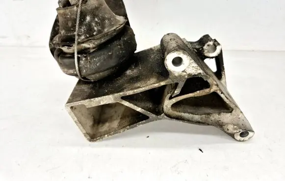 Volvo XC70 Engine mount bracket 9485551