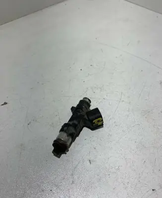 Volvo S80 Fuel injector 30757534