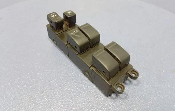 Nissan X-Trail T30 Electric window control switch