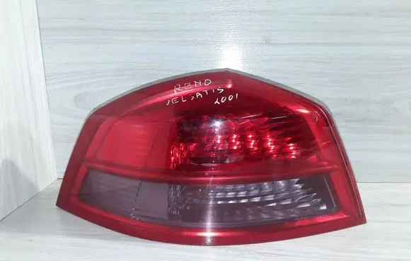 Renault Vel Satis Rear/tail lights 8200014359