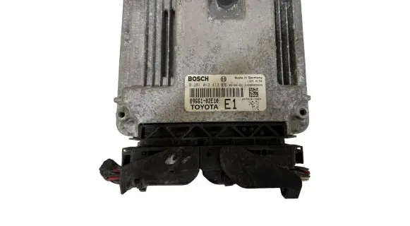 Toyota Auris 150 Engine control unit/module 8966102E10 1039S25234 0281013413
