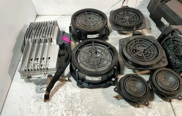 Audi TT TTS Mk2 Front door speaker
