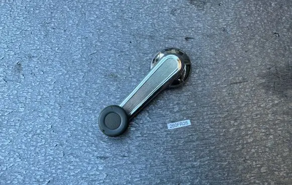 Nissan Patrol 260 Front door window winding handle 80760-04B02