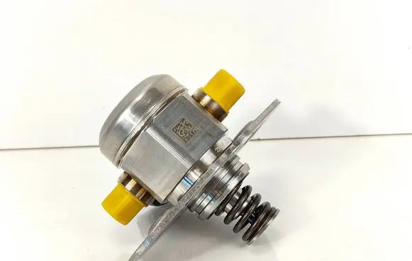 BMW 3 G20 G21 Fuel injection high pressure pump 7642466 0261520258