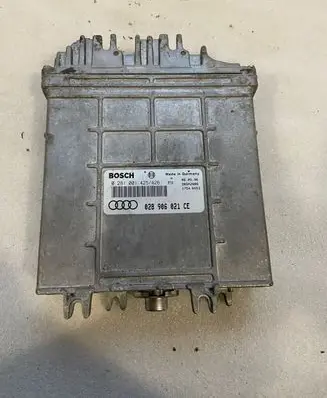Audi A4 S4 B5 8D Engine control unit/module 028906021CE 0281001425