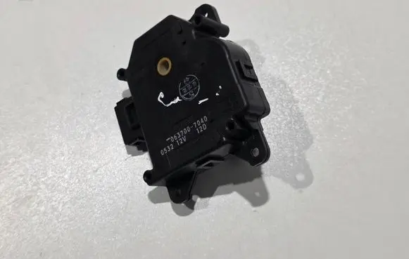 Lexus IS 200-300 Air flap motor/actuator 0637007040