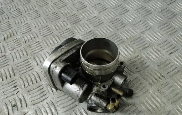 Volkswagen Golf V Throttle valve 06A133062AT
