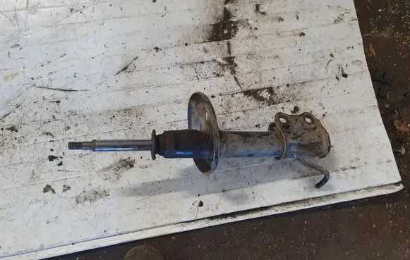 Toyota Avensis T220 Front shock absorber/damper NOCODE