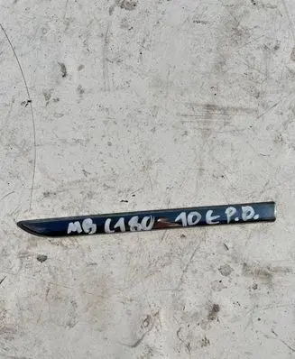Mercedes-Benz C W204 Fender trim (molding)
