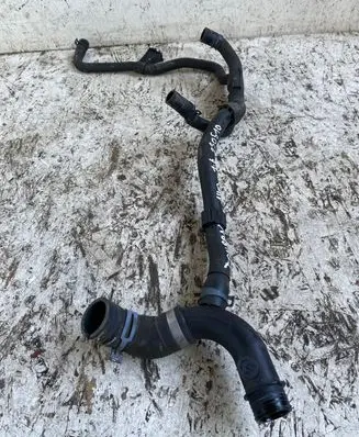 Volkswagen Touran II Engine coolant pipe/hose