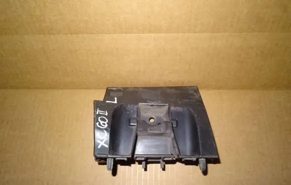 Volvo XC60 Fender mounting bracket 32216697 AEF31