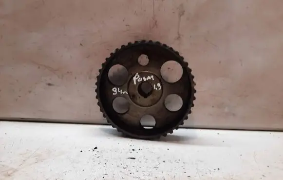 Volkswagen PASSAT B4 Fuel pump gear (pulley) 028130111A
