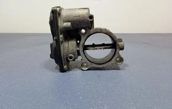BMW 5 F10 F11 Throttle body valve 7810752