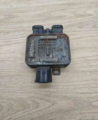 Volvo V70 Coolant fan relay 940011200 181008815611