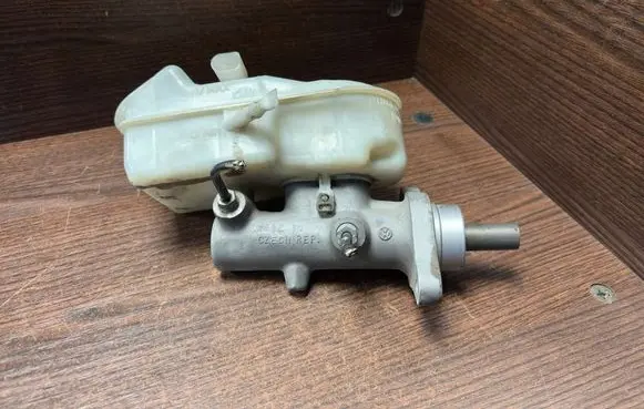 Volkswagen Transporter - Caravelle T5 Master brake cylinder 7H0611303B 03350890271