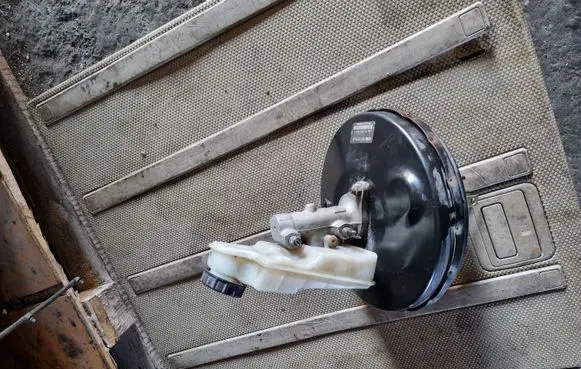 Ford Focus Brake booster 3M512B195GB
