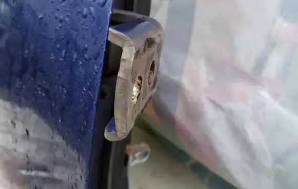 Nissan Micra Front door upper hinge melyna