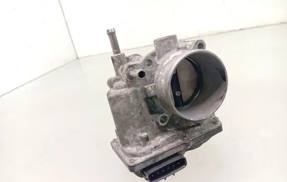 Toyota Avensis T270 Throttle valve 2203037050